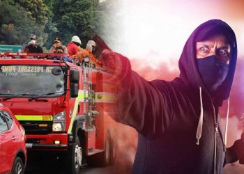 Mobil Damkar Diamuk Massa