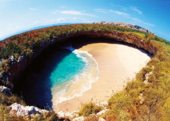 Pantai Tersembunyi Tempat Bercinta