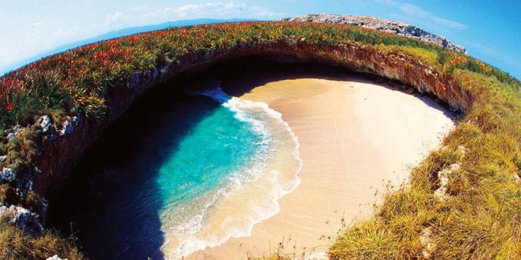 Pantai Tersembunyi Tempat Bercinta