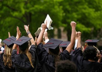 Lulusan SD Kuliahkan Anak