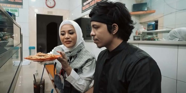 Atta Makan Di Warteg