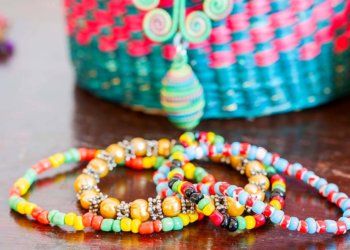 Membuat Gelang Sederhana