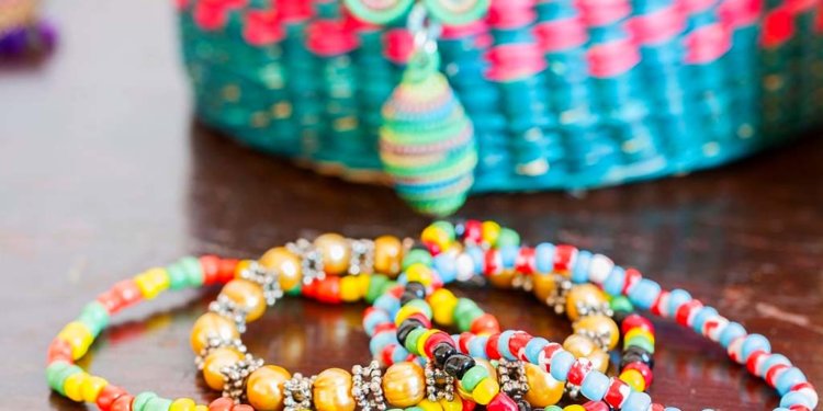 Membuat Gelang Sederhana