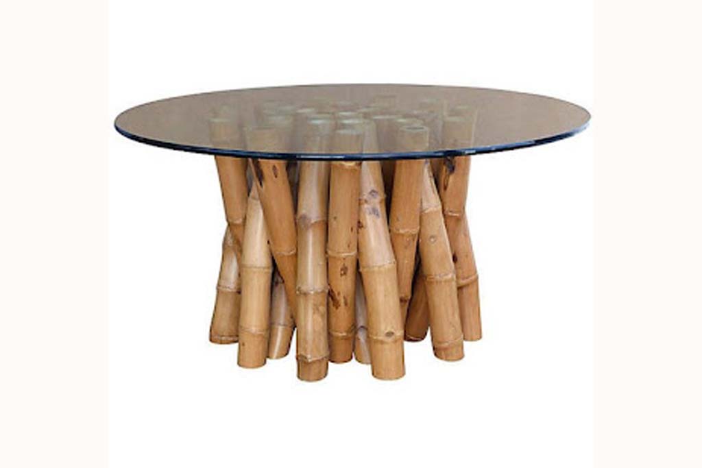 Meja dengan Penyangga Bambu