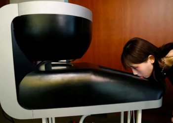 Televisi Yang bisa dijilat