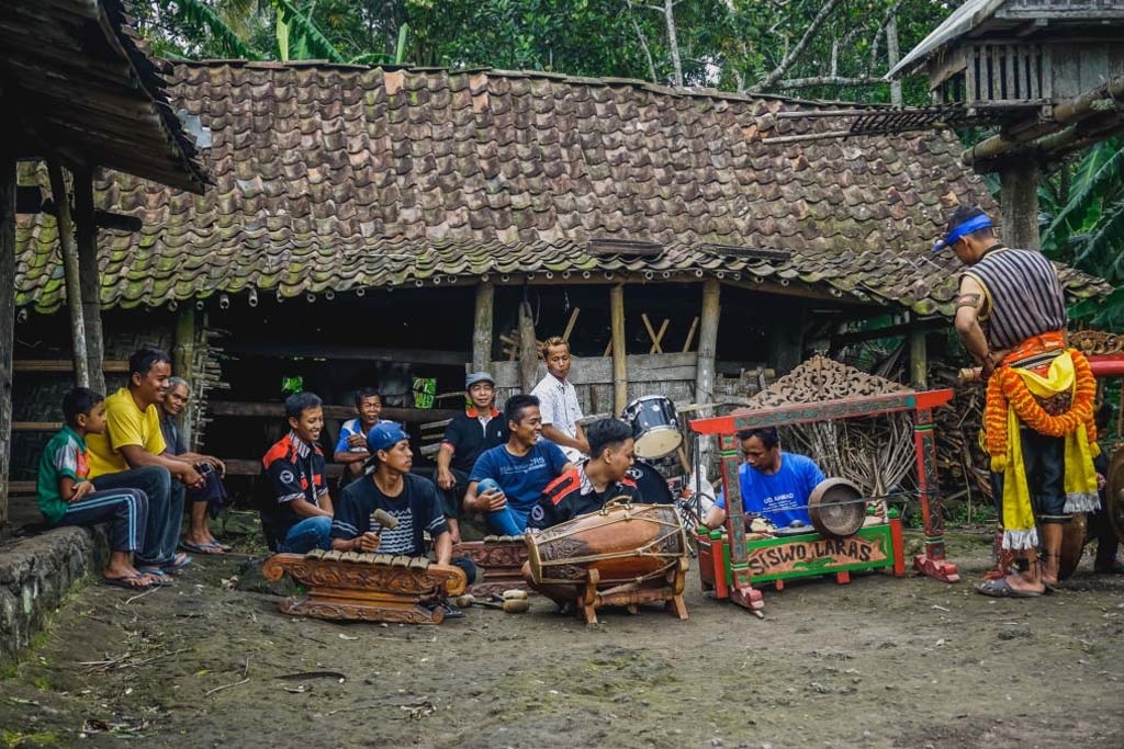 Alat musik tradisional Indonesia